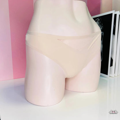 Pale pink mannequin torso presenting Luxusní Bezešvé Tanga se Zlatou Aplikací od VS