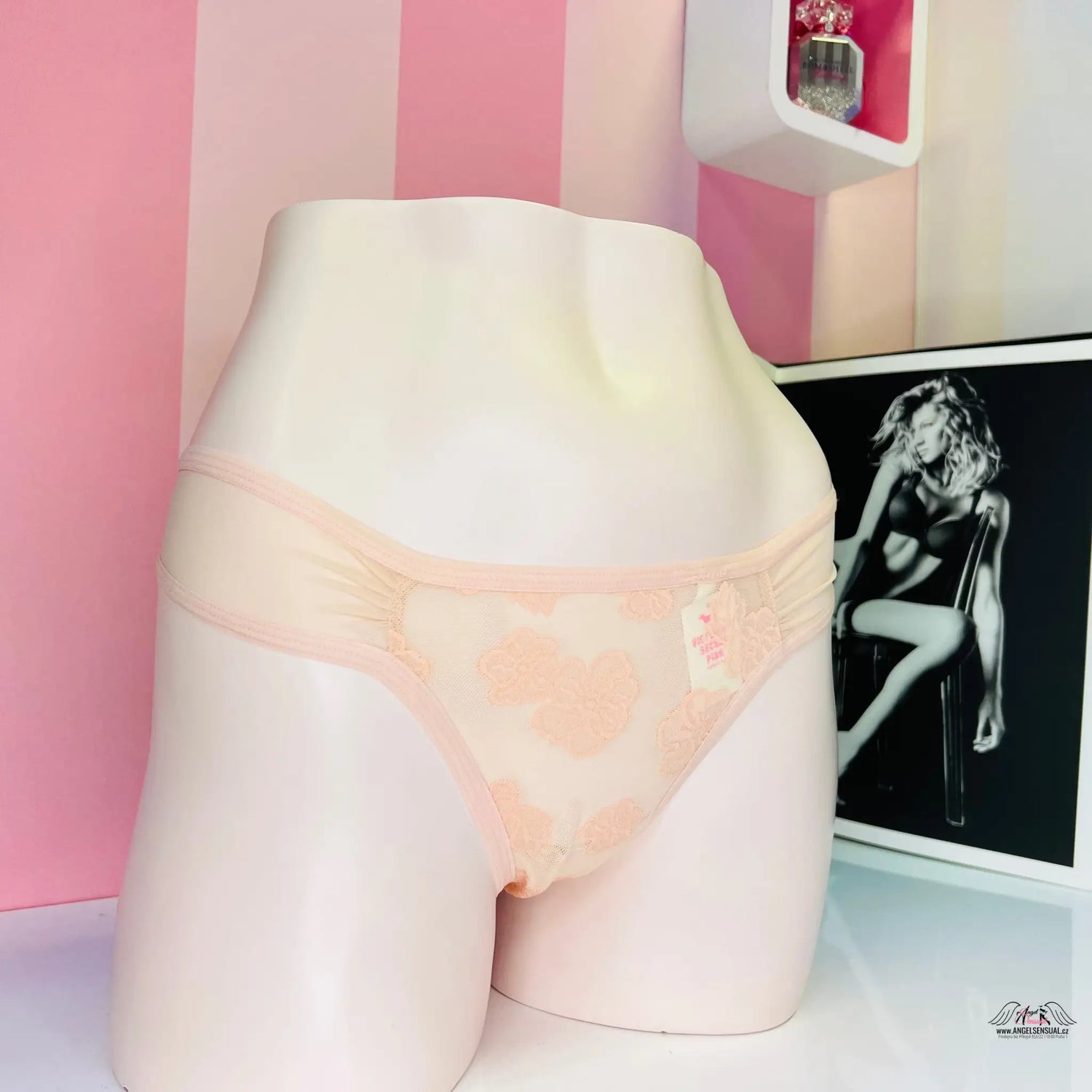 Síťované tanga PINK s všitými květinami - Tanga